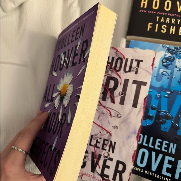 COLLEEN HOOVER BOOKS! - Picture 5 of 6